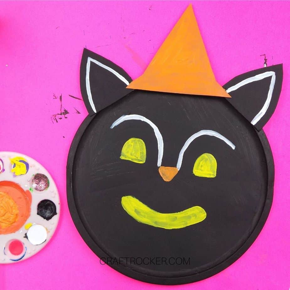 Face Outline Painted on Black Cat Pizza Pan - Craft Rocker