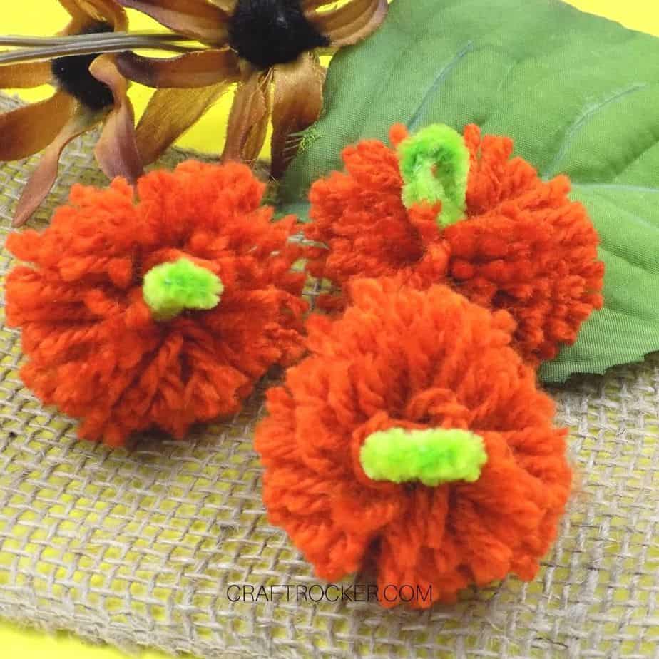 Yarn Pumpkin Pom Poms on Burlap - Craft Rocker